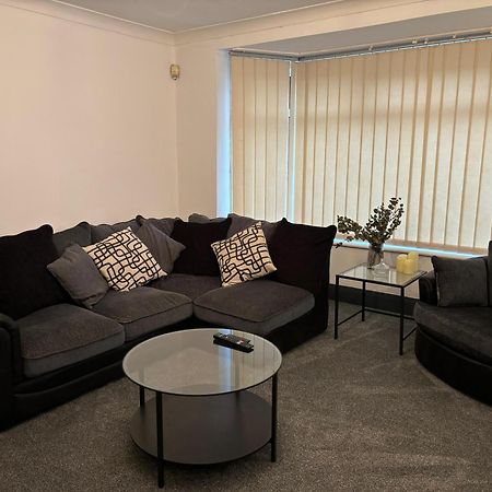 Cozy 3 Bed Home In Halifax With Secure Parking - Long & Short Stays Welcome! Zewnętrze zdjęcie