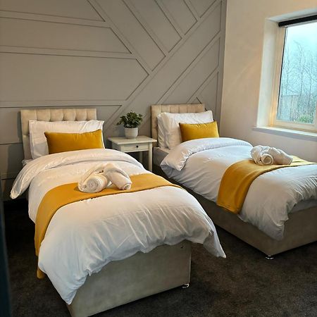 Cozy 3 Bed Home In Halifax With Secure Parking - Long & Short Stays Welcome! Zewnętrze zdjęcie