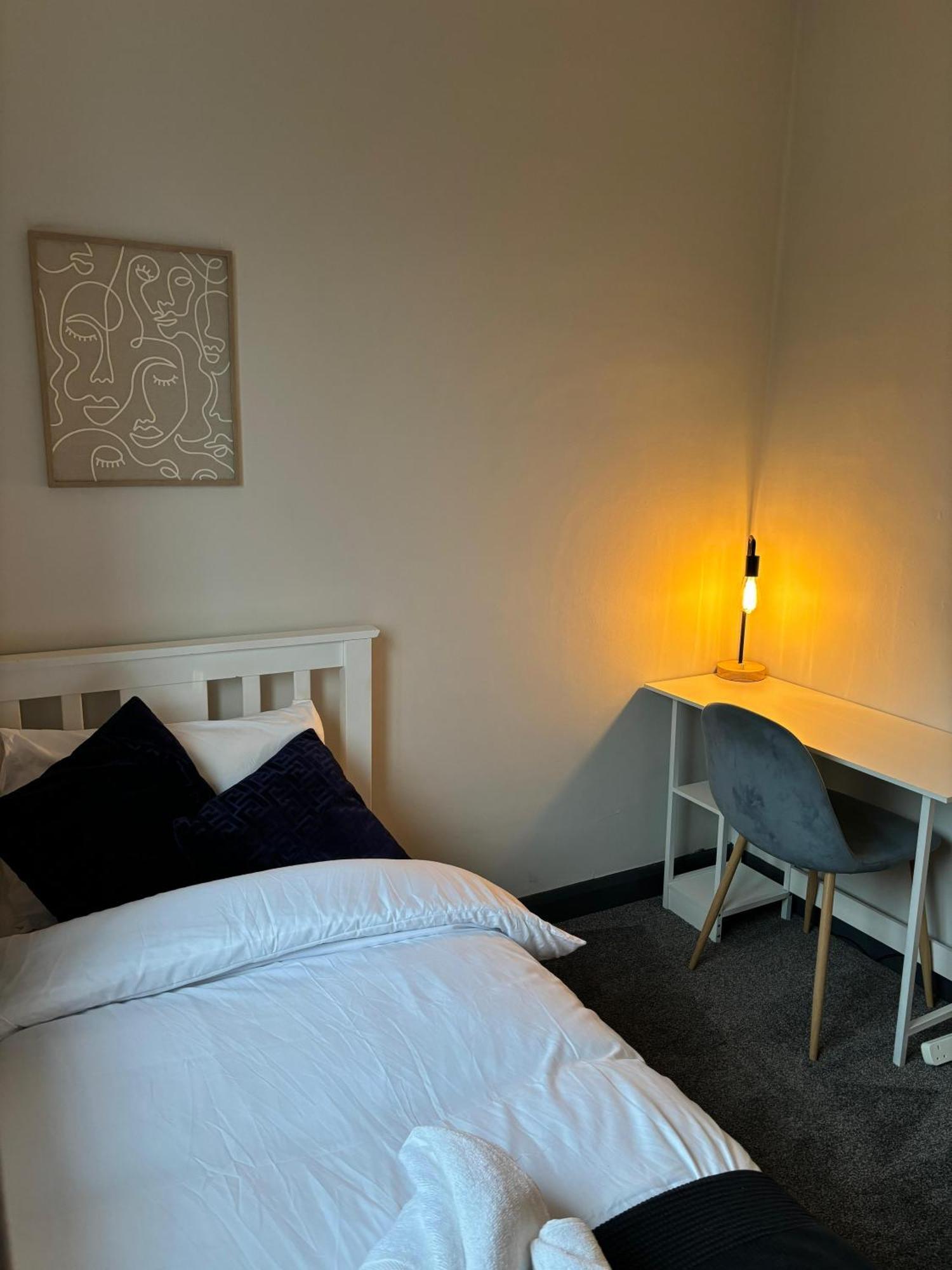 Cozy 3 Bed Home In Halifax With Secure Parking - Long & Short Stays Welcome! Zewnętrze zdjęcie