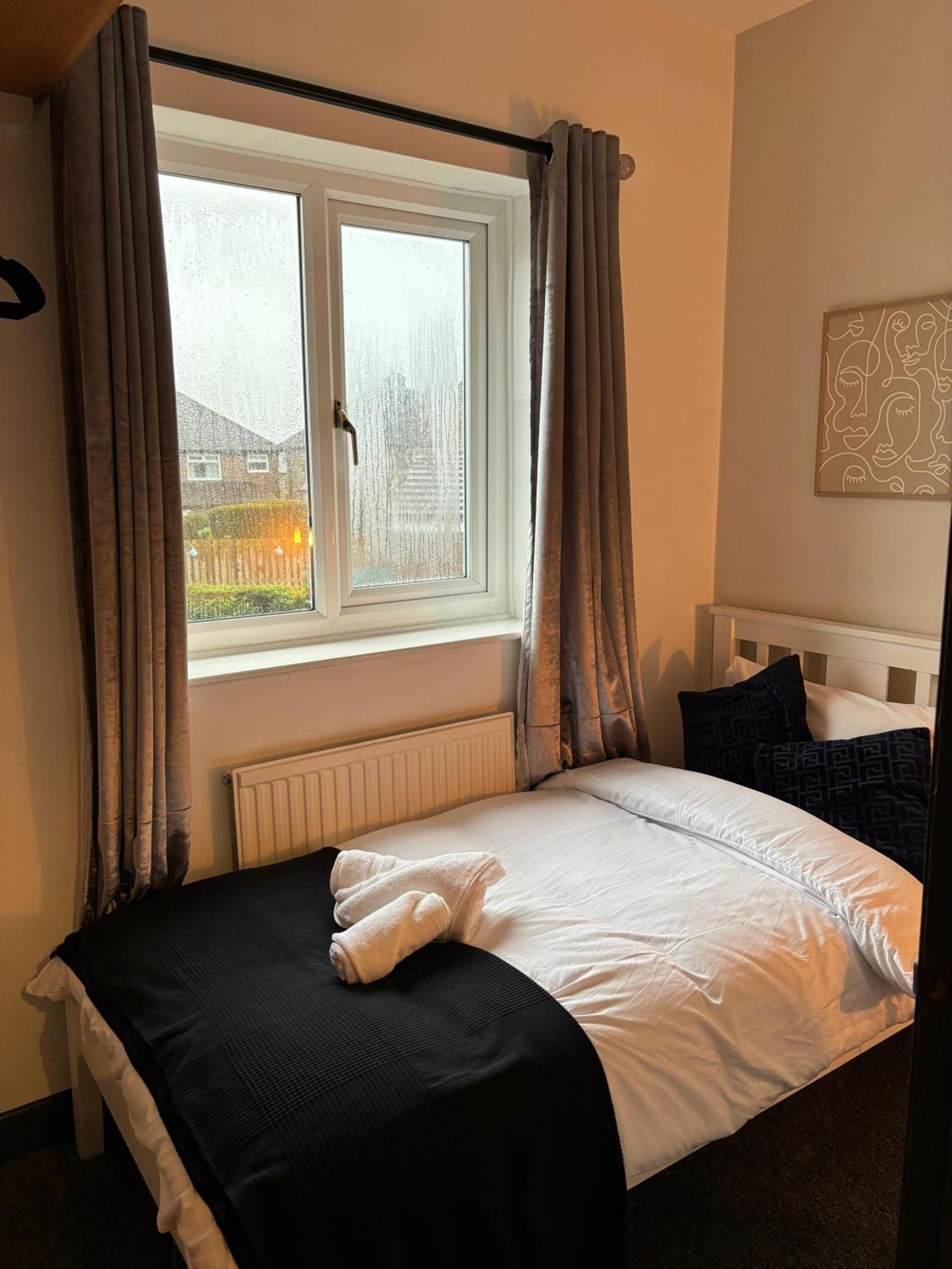 Cozy 3 Bed Home In Halifax With Secure Parking - Long & Short Stays Welcome! Zewnętrze zdjęcie
