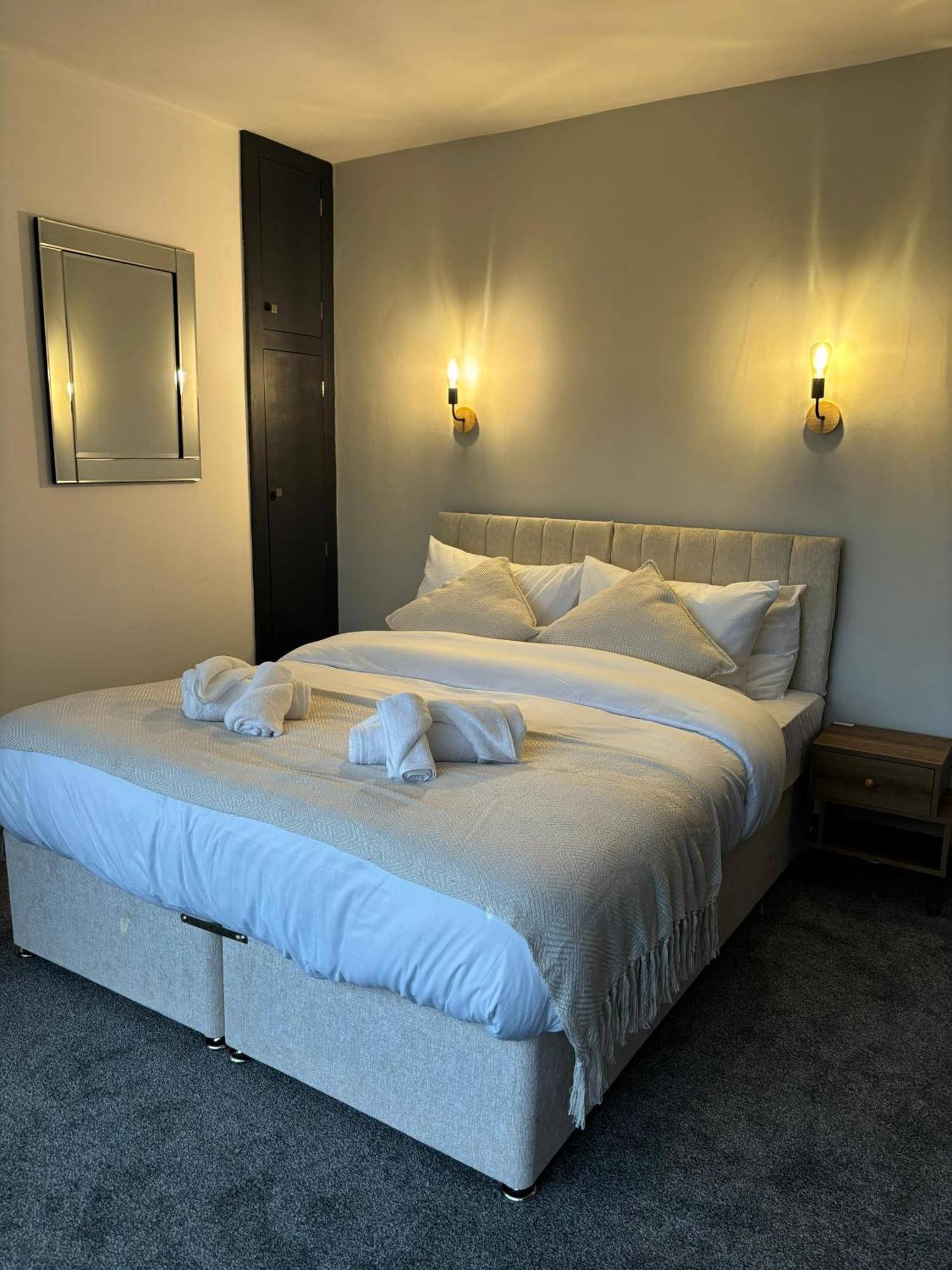 Cozy 3 Bed Home In Halifax With Secure Parking - Long & Short Stays Welcome! Zewnętrze zdjęcie