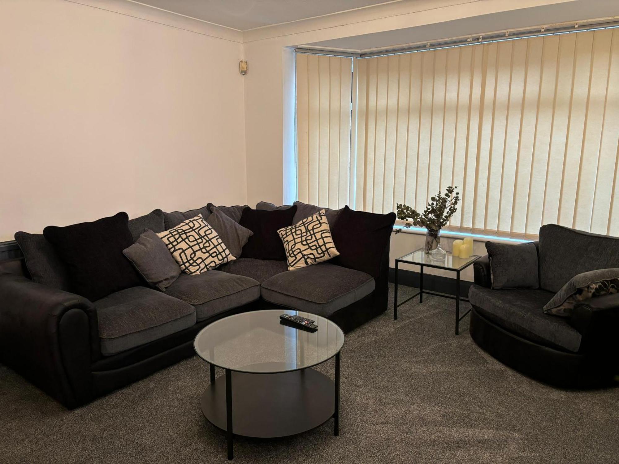 Cozy 3 Bed Home In Halifax With Secure Parking - Long & Short Stays Welcome! Zewnętrze zdjęcie